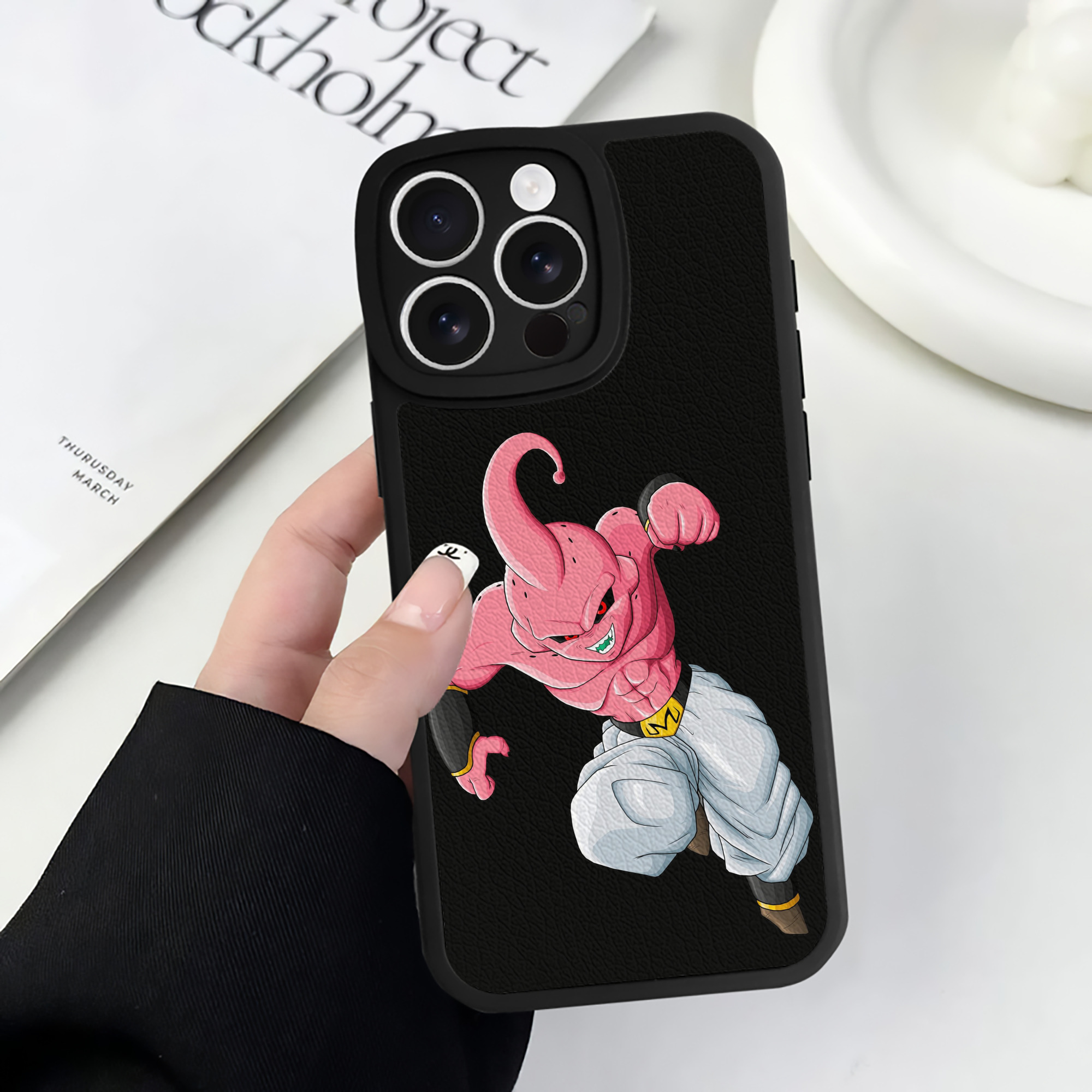 （画像用） ドラゴンボール 魔人ブウ DRAGON BALL Majin Buu 【iPhone 16シリーズ対応】シリコンスマホケース（レザー調） 材質：シリコン